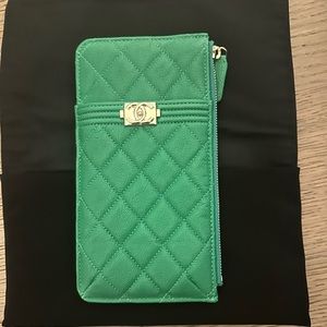 AUTHENTIC Chanel 20A green caviar phone holder + wallet